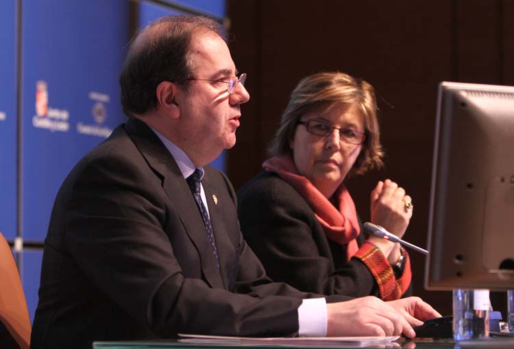 El Presidente de ña CP,imodad de Castilla y León, Juan Vicente Herrera y la Presidente del Comité, Mercedes Bresso